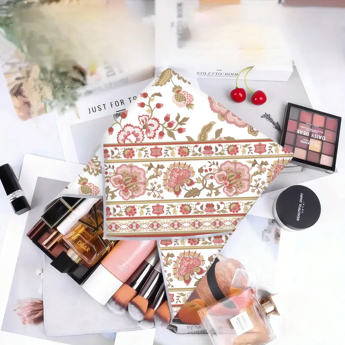 1pc Self-Adhesive Magic Wrap Cloth Ins-style Bohemian Vintage Makeup Bag Fresh Floral Border Print Makeup Brush Storage Pouch