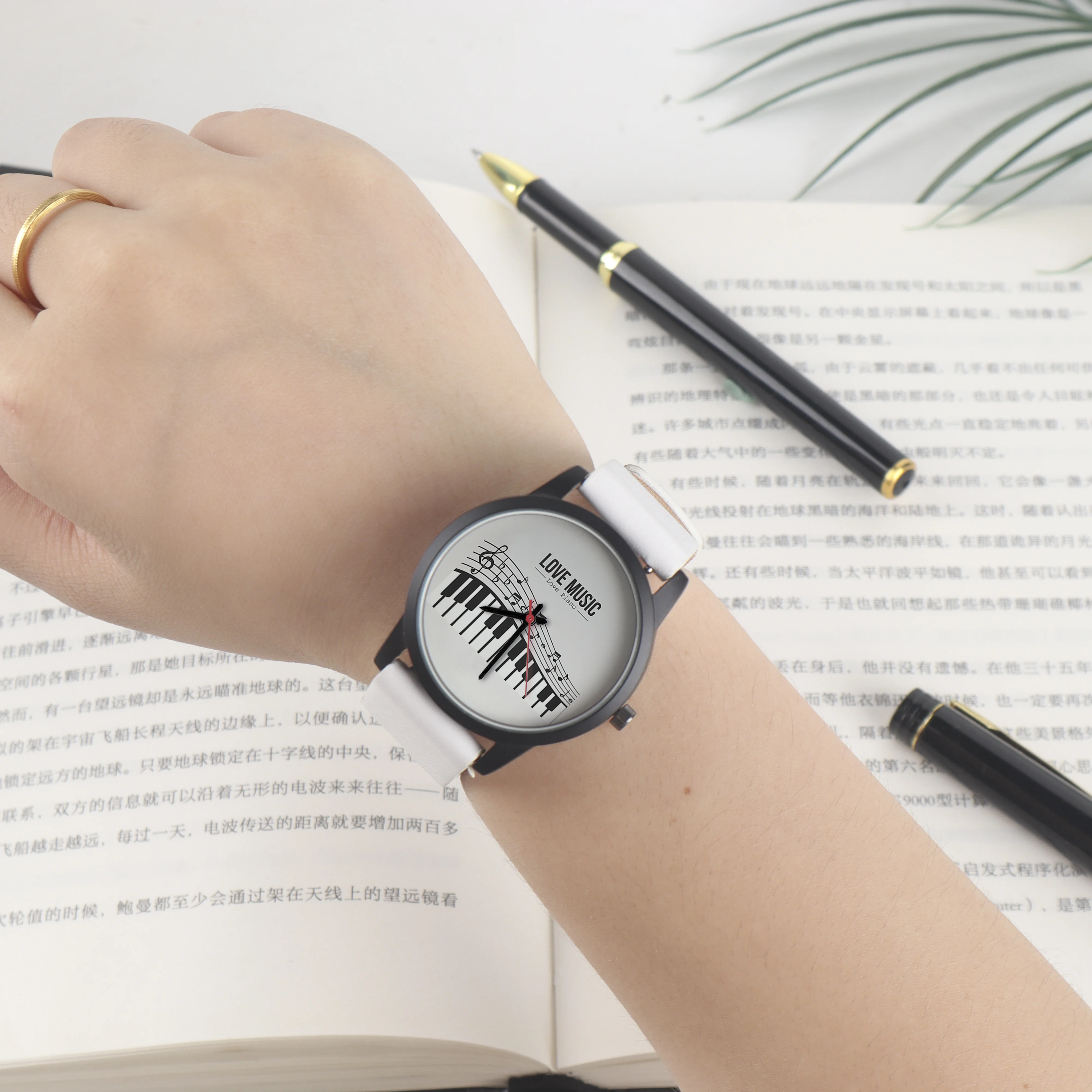 New Customize Women\'s Wrist Watch Quartz Piano Keys Design Love Music Score Black 3Hands Metal Strap Souvenir Festival