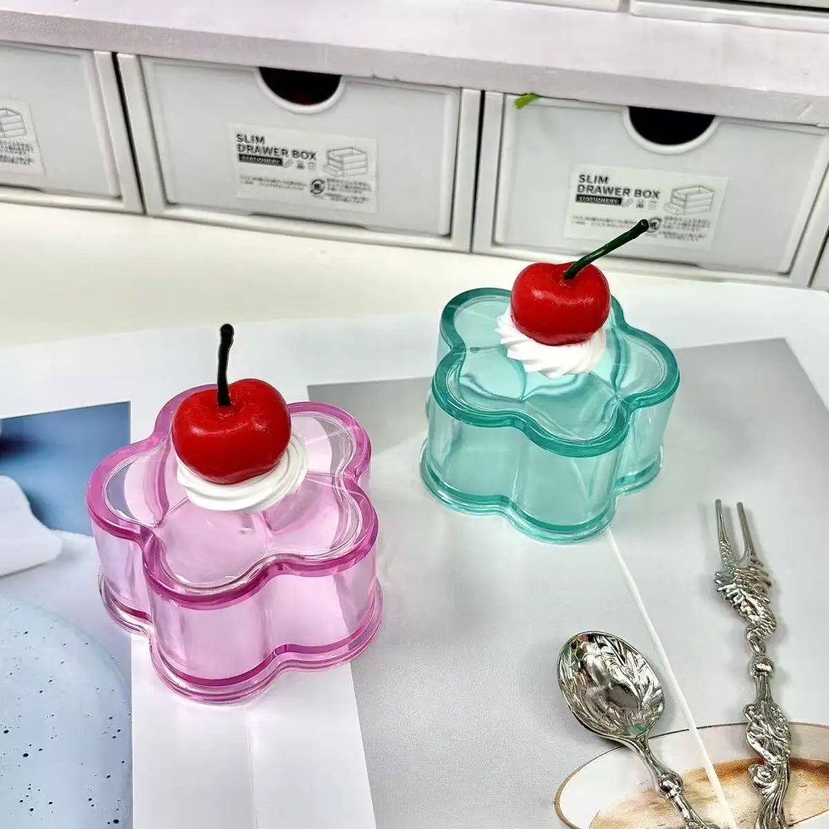 Accesorios Retro estilo Showa, caja de almacenamiento en forma de flor de pudín, adornos antiguos japoneses, regalo de cereza con acabado de menta rosa transparente