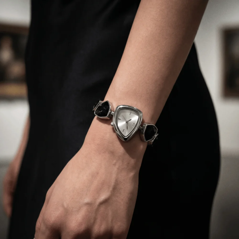 Montre tendance élégante au design irrégulier, montre minimaliste à quartz avec gros strass, montre simple, colorée et originale, idéale pour le quotidien