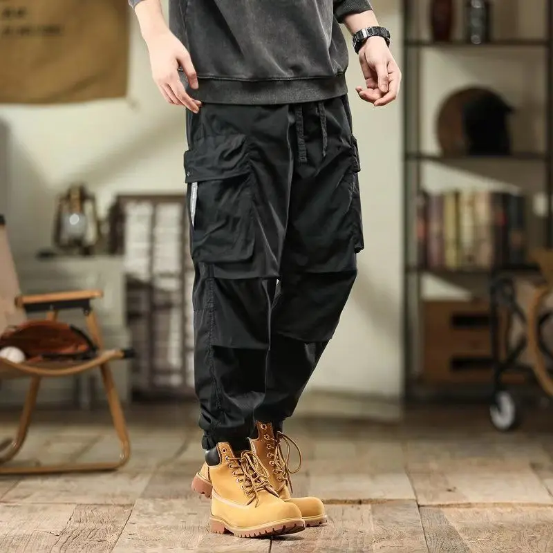 بنطلون رجالي أسود مكدس متعدد الجيوب Techwear Emo منتظم مناسب على الطراز الكوري نايلون جديد في السراويل البضائع الرجالية الرخيصة الجمالية