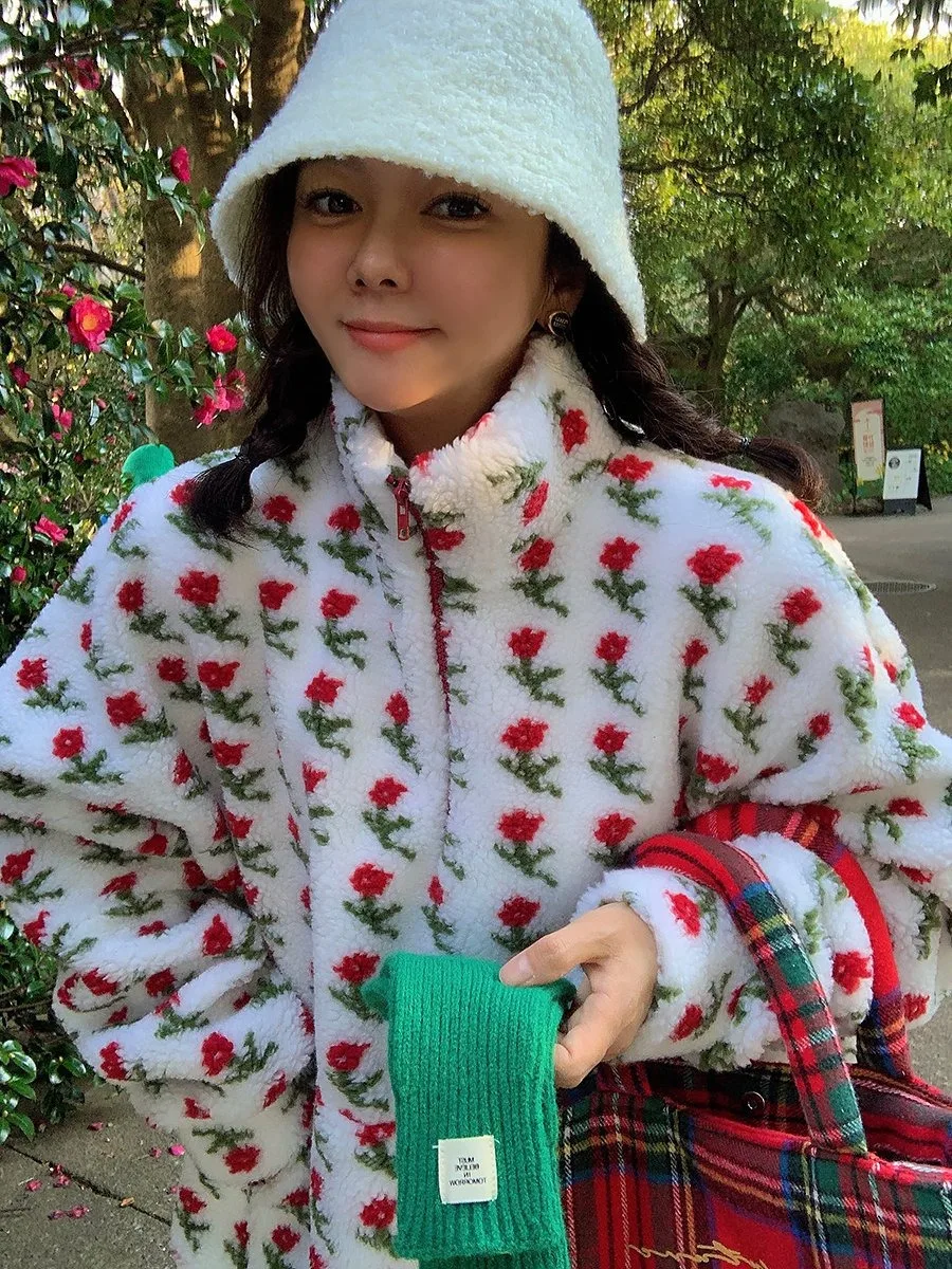 سترة شتوية نسائية جديدة بتصميم عصري مضاد للشيخوخة، دافئة وفرو مع نقش زهري، ياقة ملونة متعددة الاستخدامات، أسلوب عملي