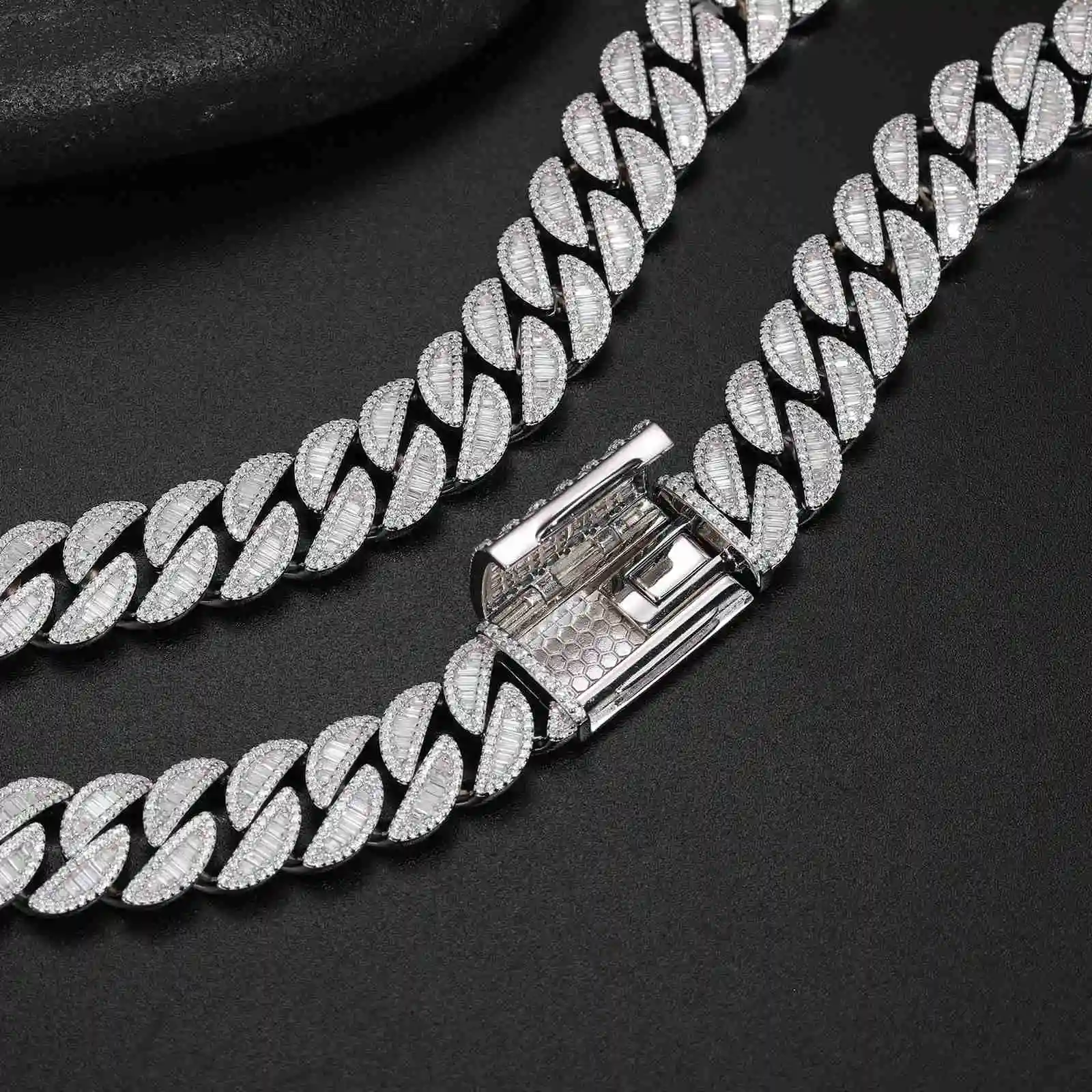 Style New Hip Hop Mens Jewelry 15mm 925 Sterling Silver VVS Baguette Moissanite Diamond Iced Out Cuban Link Chain Necklace..
