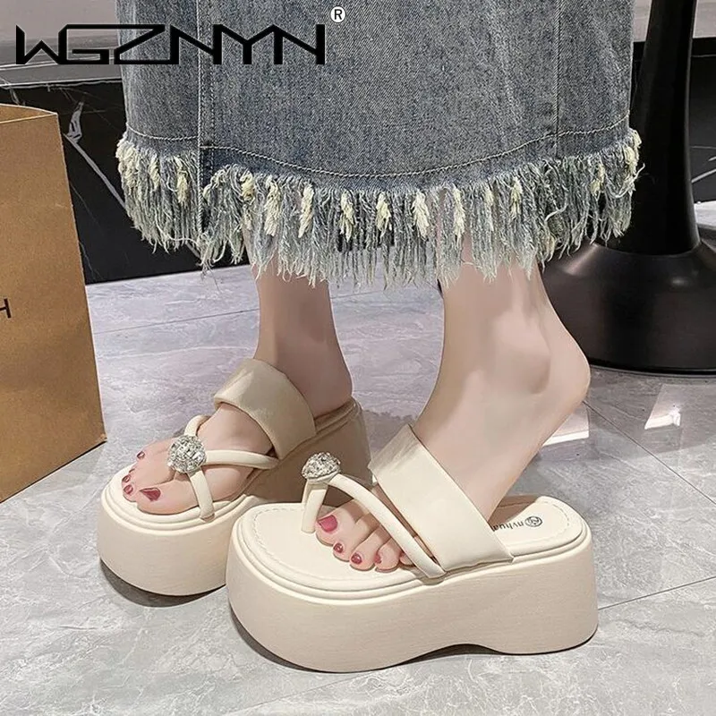 Shoes Woman 2024 Slippers Platform Luxury Slides Shale Female Beach Rubber Flip Flops Pantofle Heeled Mules Designer Flip Flops