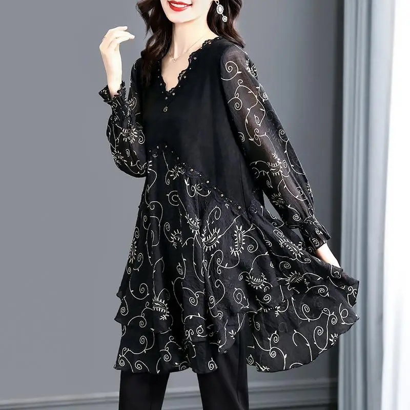 

Women Spring and Autumn New V-neck Pullover Chiffon Fashion Upscale Printed Lace Splicing Shirt Loose Mid Length Long Sleeve Top