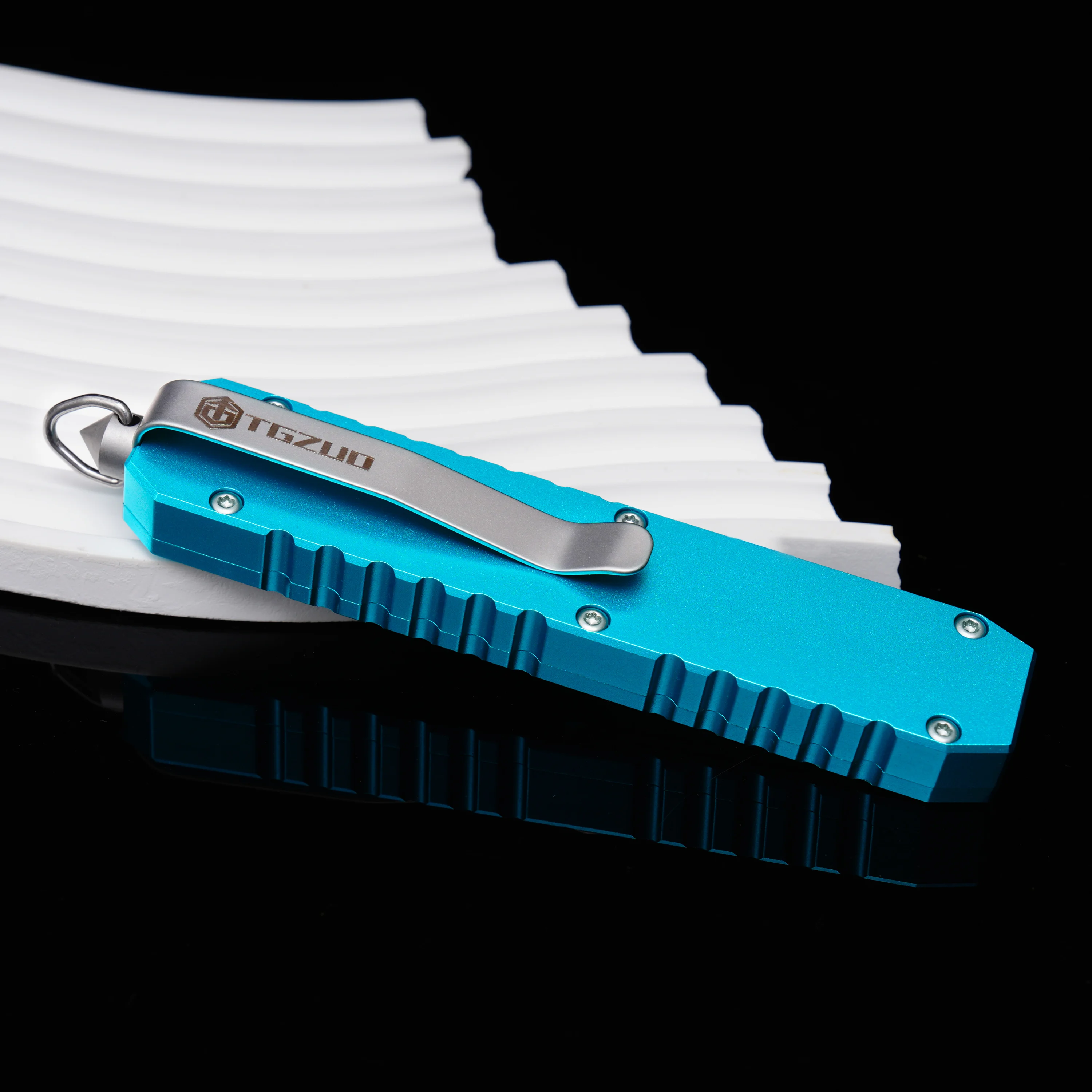 Utensile manuale per esterni per la lavorazione del legno con testa in acciaio con manico in lega di alluminio blu