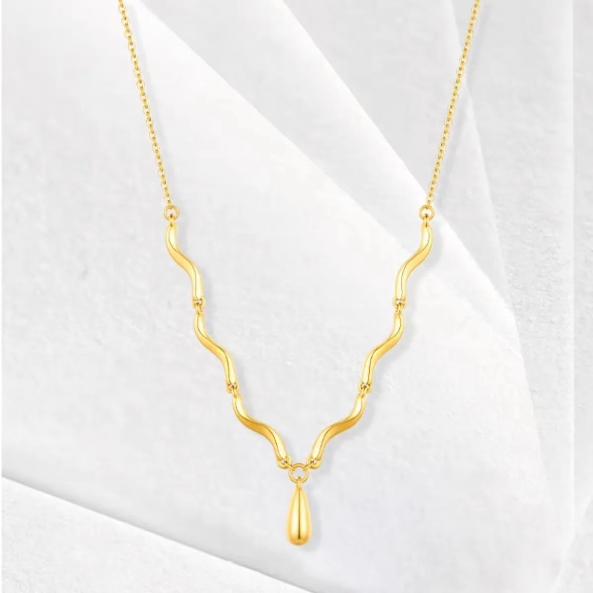 Water Droplet Clavicle Chain Integrated Chain Pendant for Women 18K Yellow Gold Clavicle Chain Trendy Christmas Gifts Jewelry