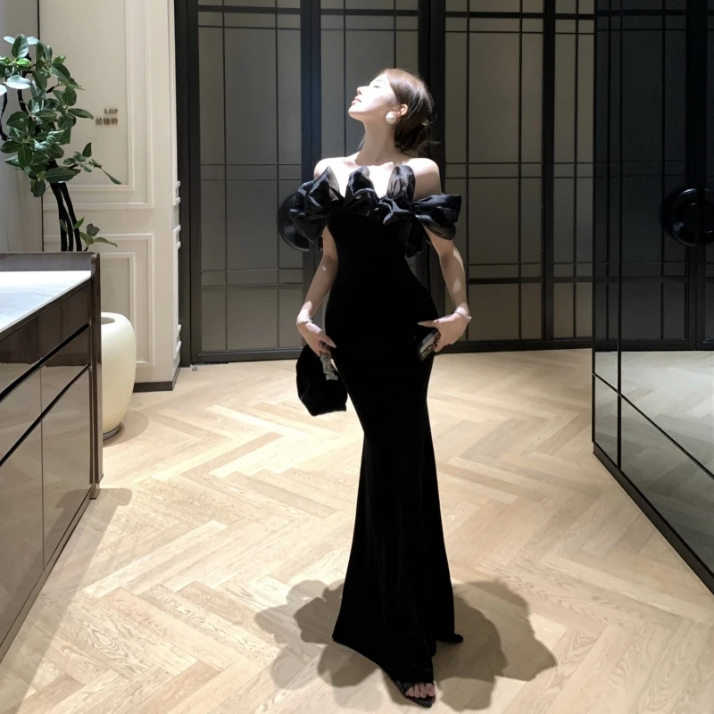 Aksamitna długa suknia wieczorowa na jedno ramię, wyszczuplająca, nowa kolekcja jesień, damska moda, wysoki stan, materiał aksamitny, bez rękawów.