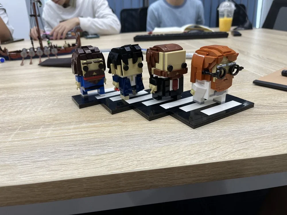 MOC Band ตัวอักษรอังกฤษ Rock ทีม Brickheadz Building Blocks ชุด Beatlesed นักร้องที่มีชื่อเสียงของเล่นสําหรับของขวัญผู้ใหญ่