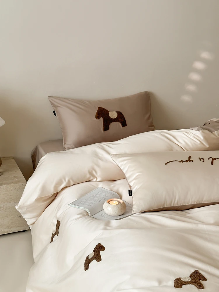 

Cute Cartoon Sle 00S Long Velvet Cotton Four-Piece Bedding Set with Embroidered Towels Quilt Cover And Bed eet