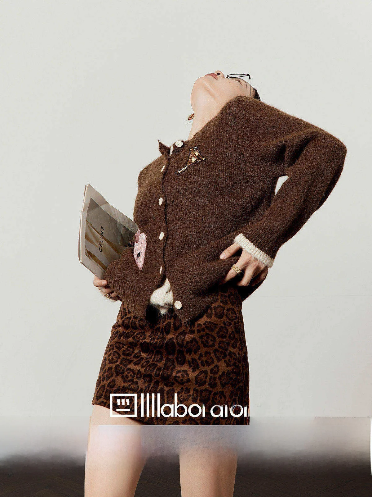 

Кофейный вязаный свободный женский свитер с вышивкой в виде глаз, повседневный топ, новинка весенней коллекции, модный стиль для девушек