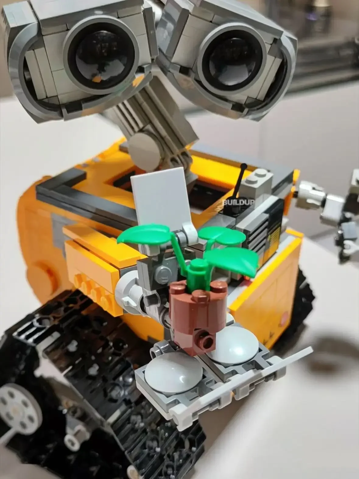 MINISO Creative Wall E 21303 مجموعة مكعبات البناء 687 قطعة لعبة البناء للأولاد فكرة هدية عيد الميلاد #3