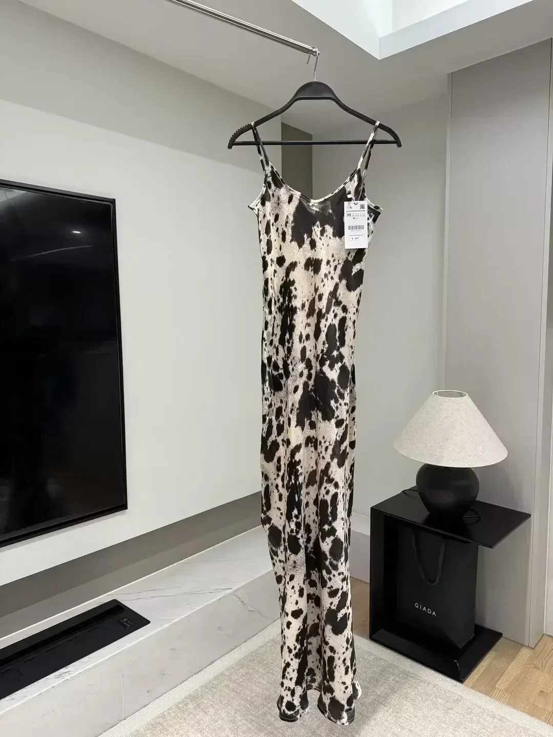 

Women New Fashion Animal striped Print design Sexy Satin texture sling Midi Dress Vintage Backless Female Dresses robe Mujer