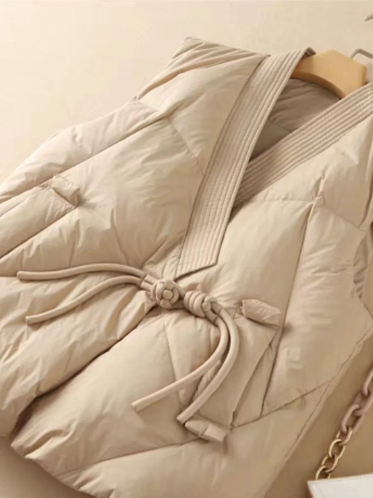 Red Thiened down Cotton Vest Women's Outerwear New Chinese Sle Winter Faionable Top Coat Warm V-ne ket Detail