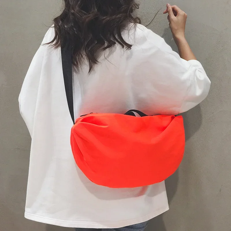 Bolsos de hombro plisados a la moda para mujer, bolso sencillo para ir al trabajo, bolso cruzado verde neón, bolsa deportiva de nailon para Fitness