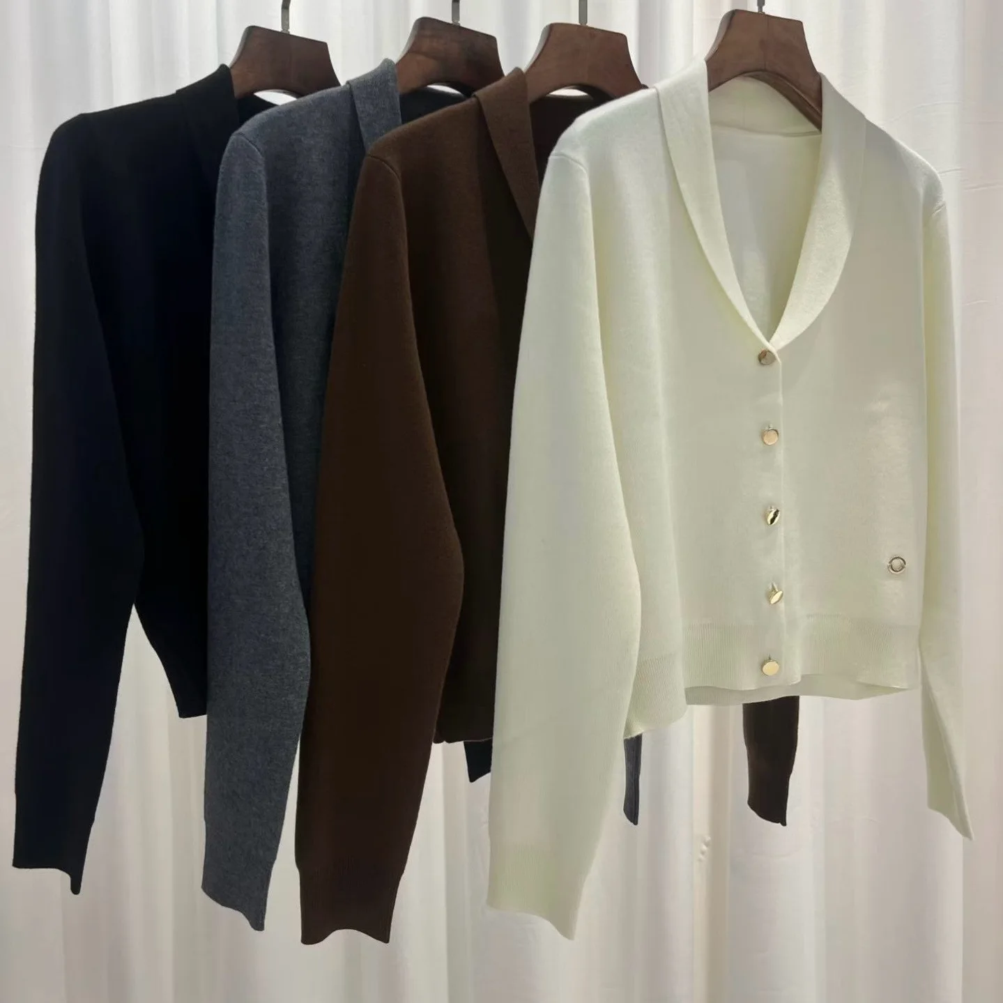 High Quality 2026 Autumn Winter New V-neck Knitted Cardigan Wool Jacket for Women