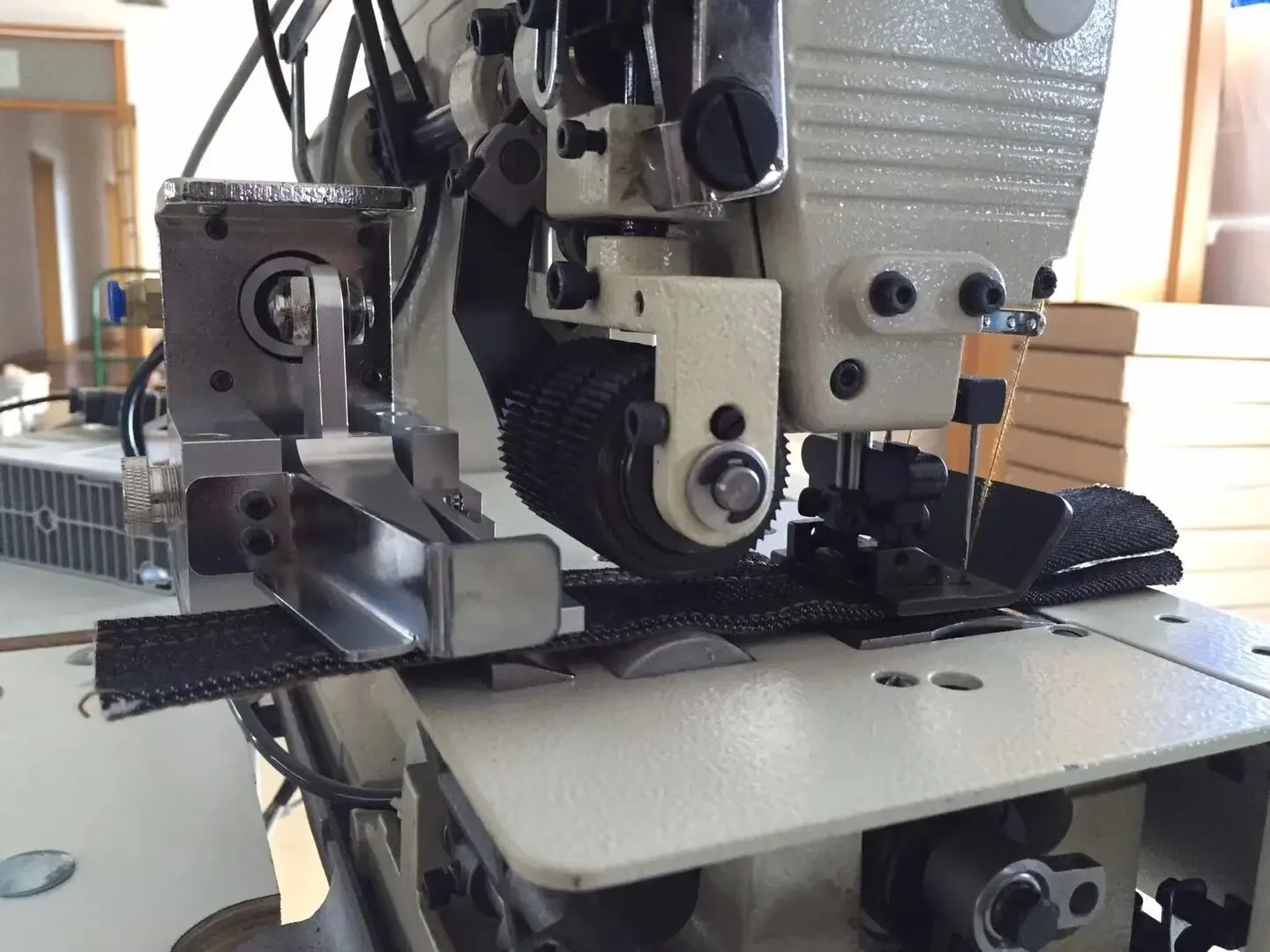 RONMACK RM-KF  industrial sewing machine belt-loop cut fabric cut multi  2000C earloop tape cutter