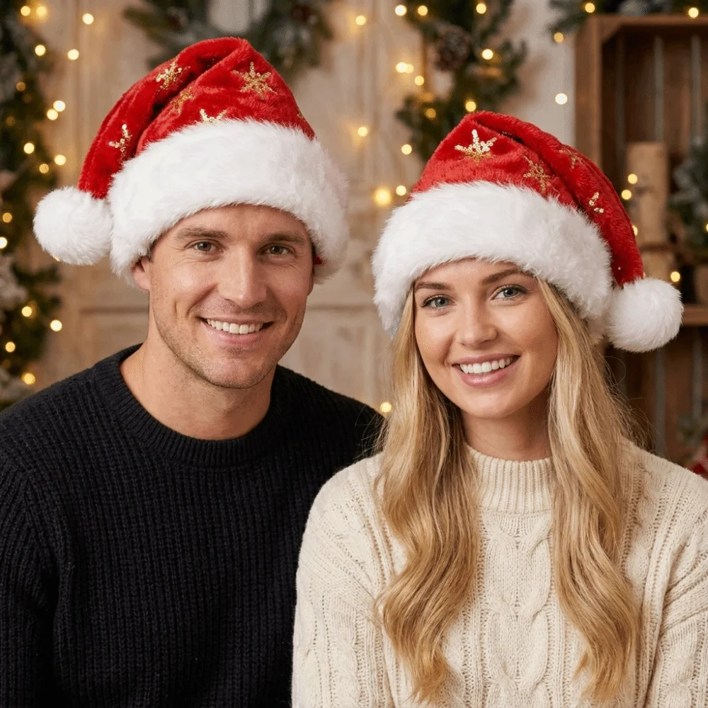 Santa Hat Plush - หมวกซานต้าลายดาวใหม่สีชมพูพร้อมโบว์ หมวกคริสต์มาสขนนุ่มฟู ทำจากโพลีเอสเตอร์ หมวกขนปุยสีแดงและขาวสำหรับงานปาร์ตี้คอสเพลย์