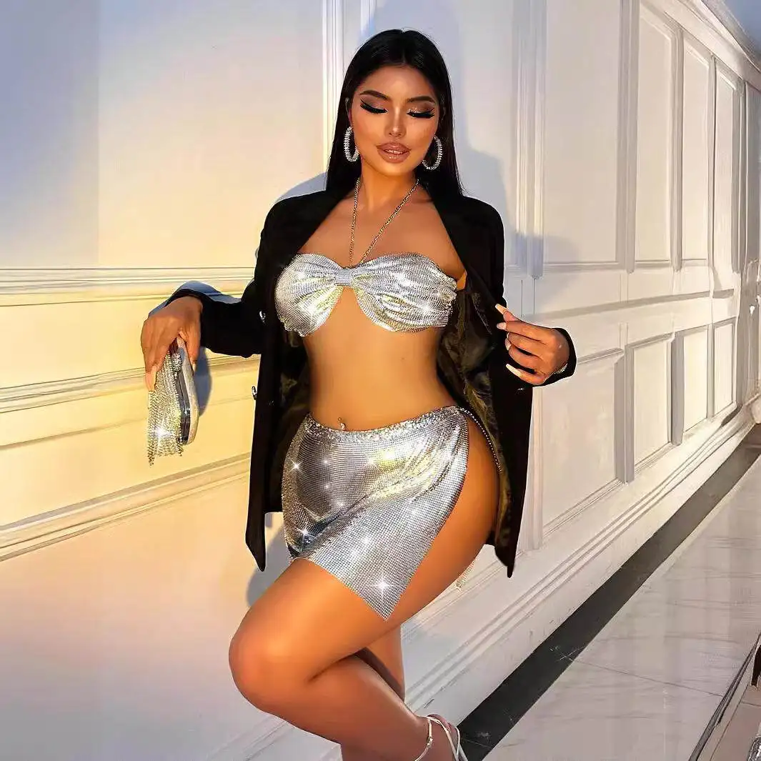 

Сексуальный металлический комплект с пайетками: летний соблазнительный наряд для девушек, брюки-парашюты с низкой талией из ПВХ, костюм для женщин среднего возраста