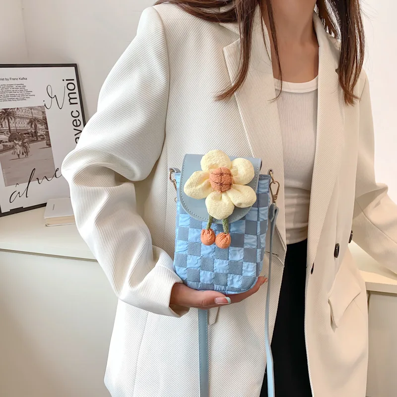 2022 new summer woven bag small shoulder ladies bag messenger mobile phone bag mini bag for girls fashion cute flower women bag