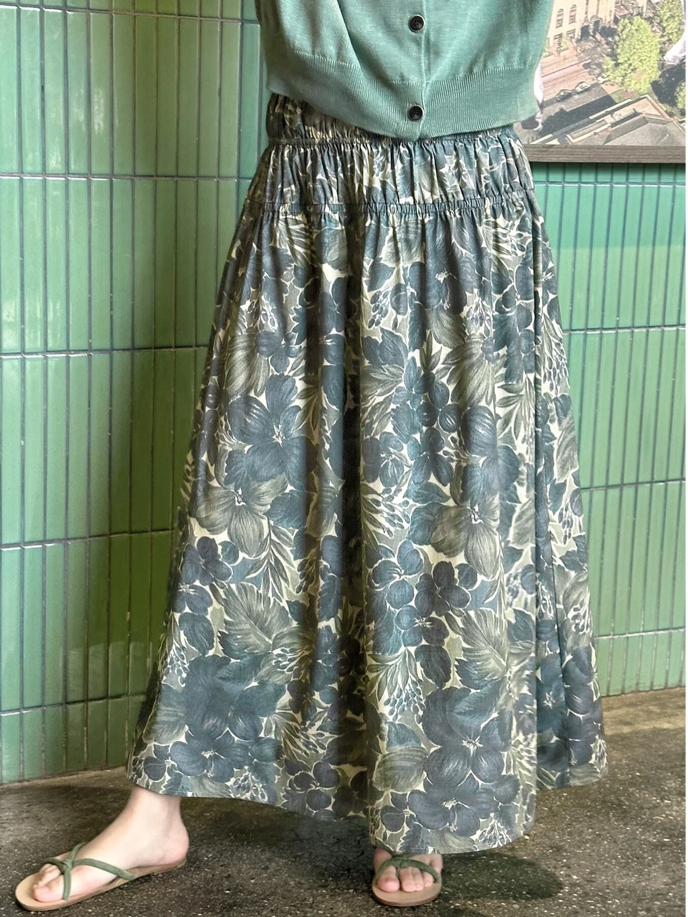 

Ele High Waist Midi Skirt with Elastic Waist Design in een Le Print TIAN Design Polyester Fiber Plant Floral Pattern