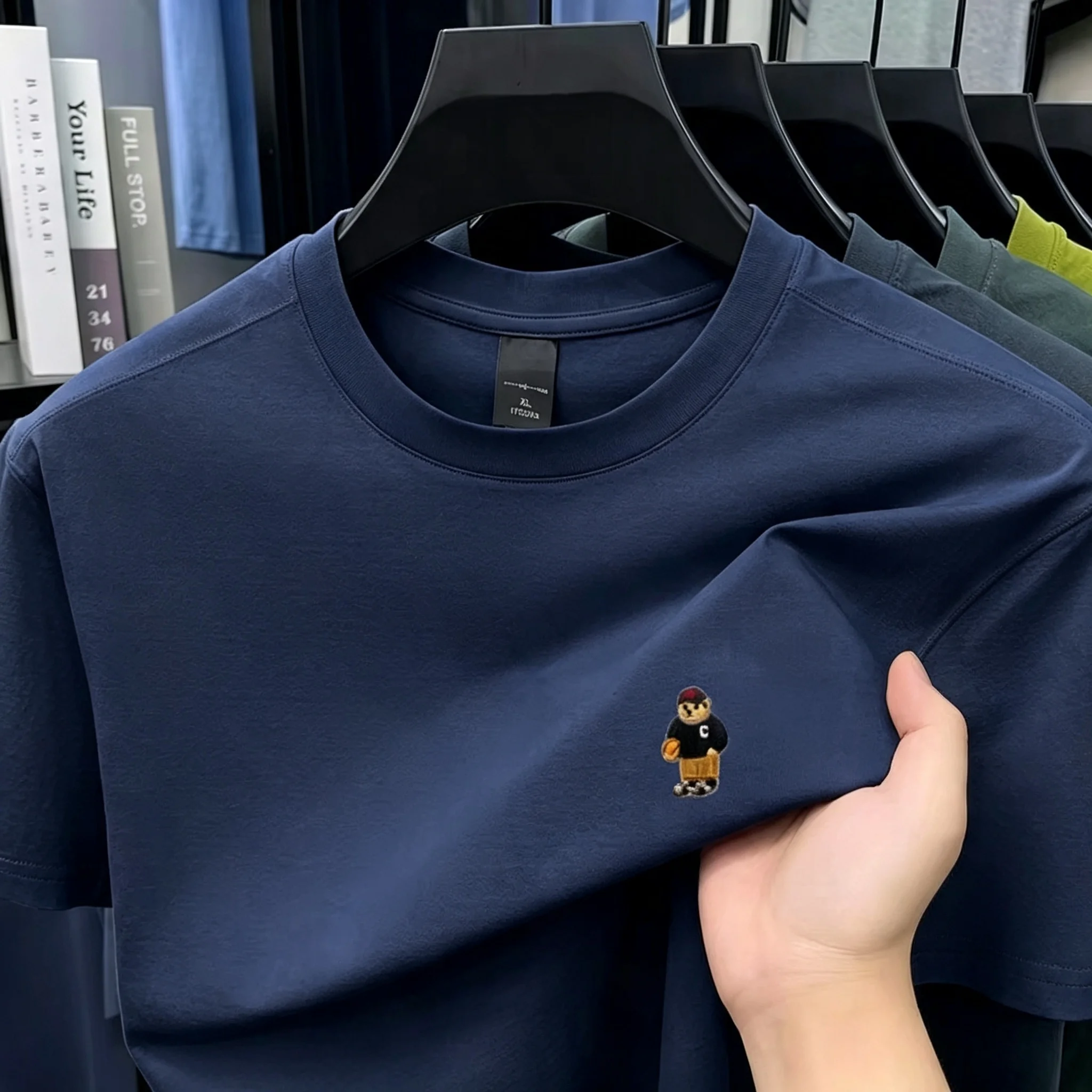 2026 Herren-T-Shirt mit Rundhalsausschnitt und kurzen Ärmeln, niedliche Basketballspieler-Mini-Stickerei, weiches, atmungsaktives, lässiges Sommer-Basic-Top – Detail 12