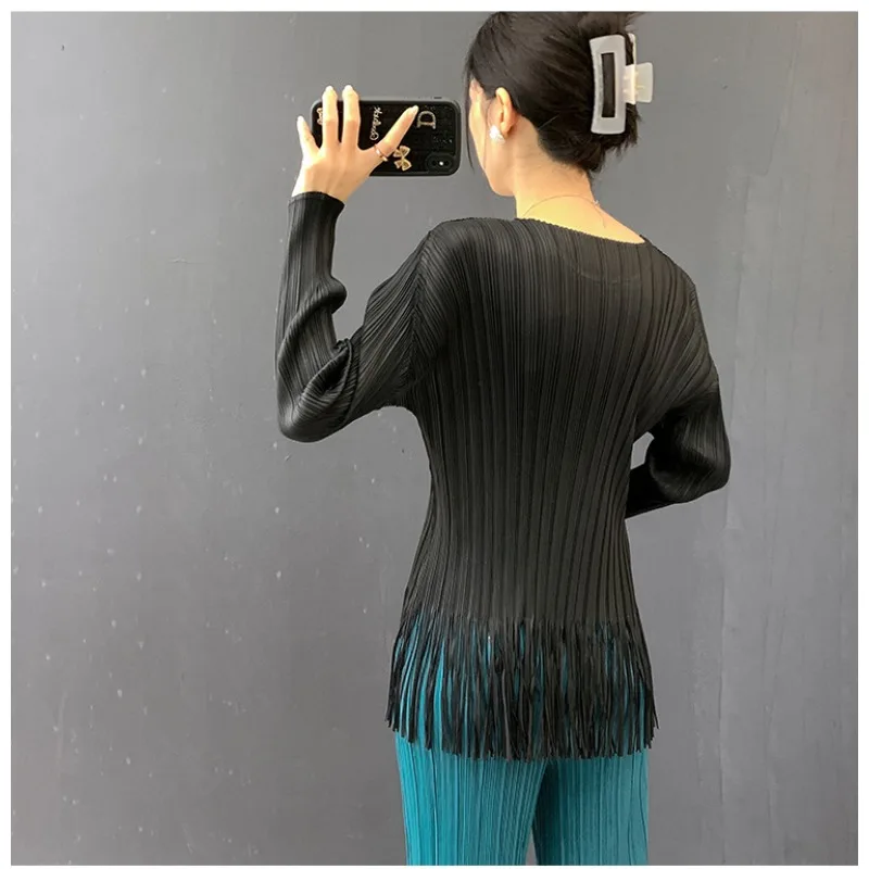 Miyake-Camiseta plisada de manga larga con borlas para mujer, blusa elástica con cuello redondo, nueva versión coreana de primavera y otoño