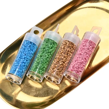 ลูกปัดเมล็ดแก้วเคลือบสี2มม. ลูกปัดเว้นระยะหลวมบรรจุขวด1200ชิ้นสำหรับทำเครื่องประดับเย็บปักถักร้อยทำได้ด้วยตัวเองลูกปัด