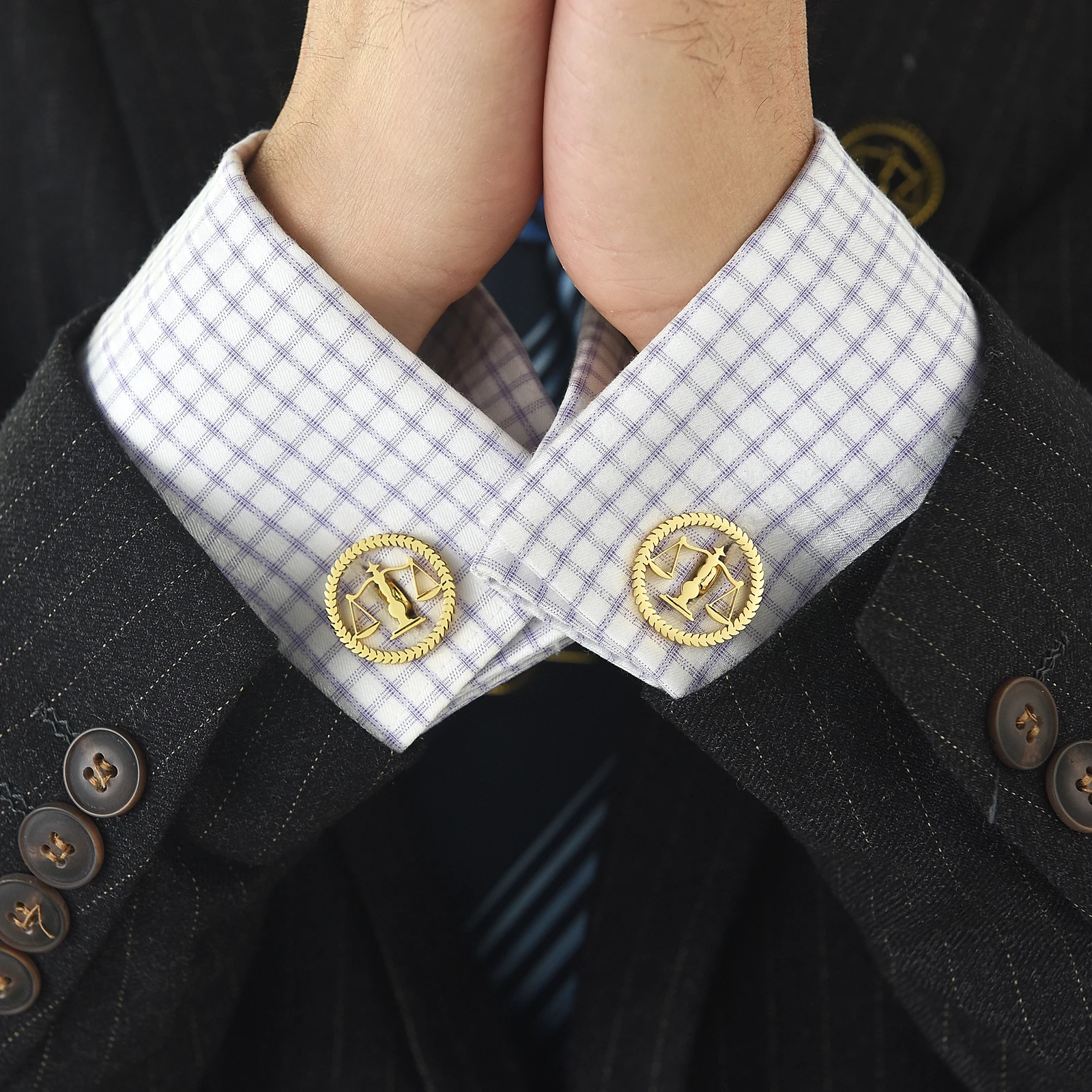 Qi Qi Wu Round Advocate Lawyer Emblem Mens Shirt Cufflinks Justice Scales symbol Jewelry Gift Cuff Links Buttons for Notary Law