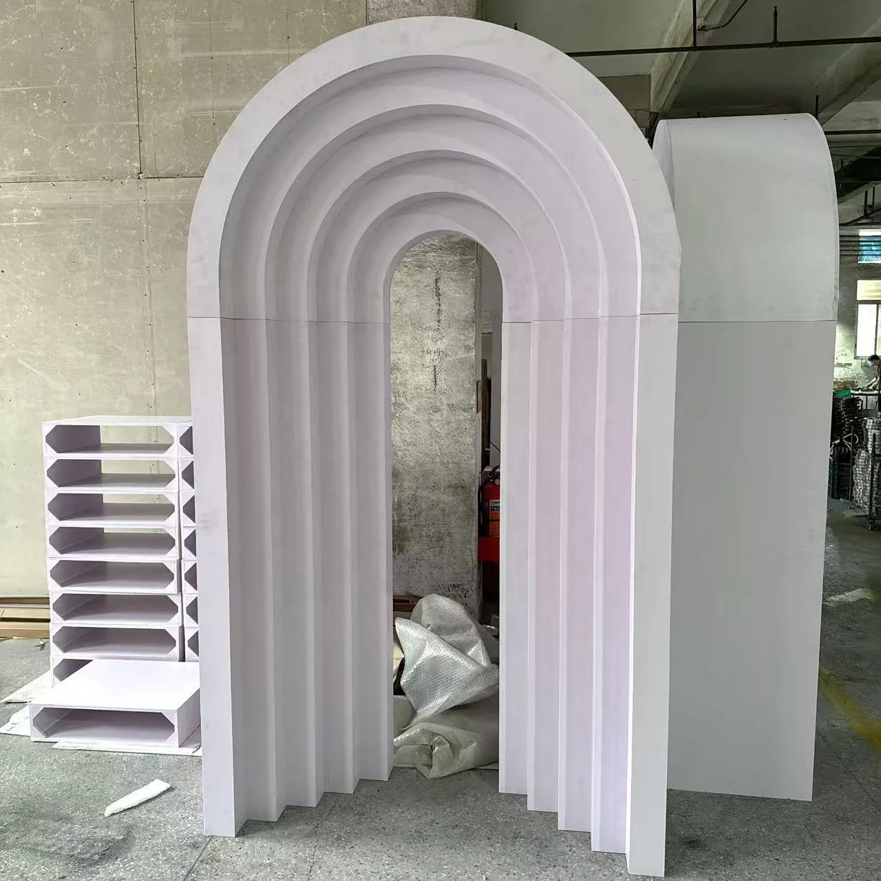 Multilayer White Ripple PVC Arch Backdrop Wedding Reception Backdrop Design For Party Banquet Reception