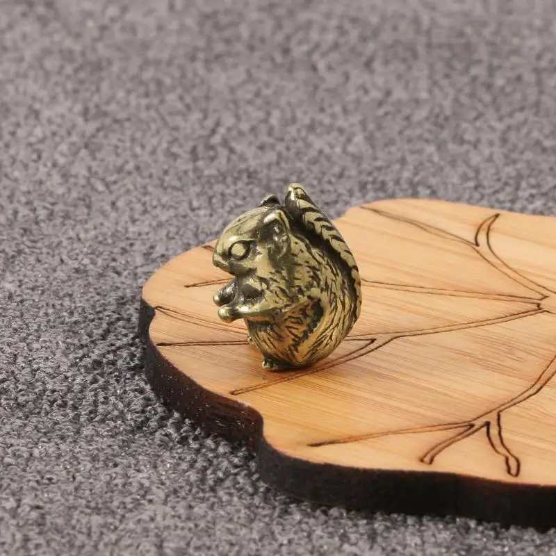 Vintage Brass Squirrel Statue Mini Solid Metal Figurine Cute Desktop Ornament for Living Room Study Shelf Decor Creative Gift