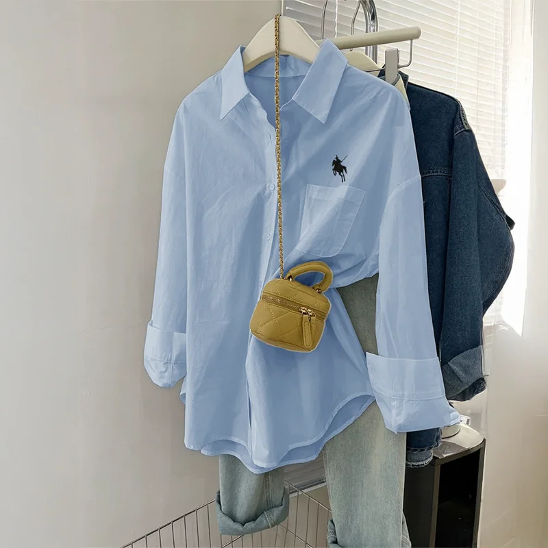 Damska koszula z długim rękawem, zapinana na guziki, w jednolitym kolorze, na jesień i zimę 2025.