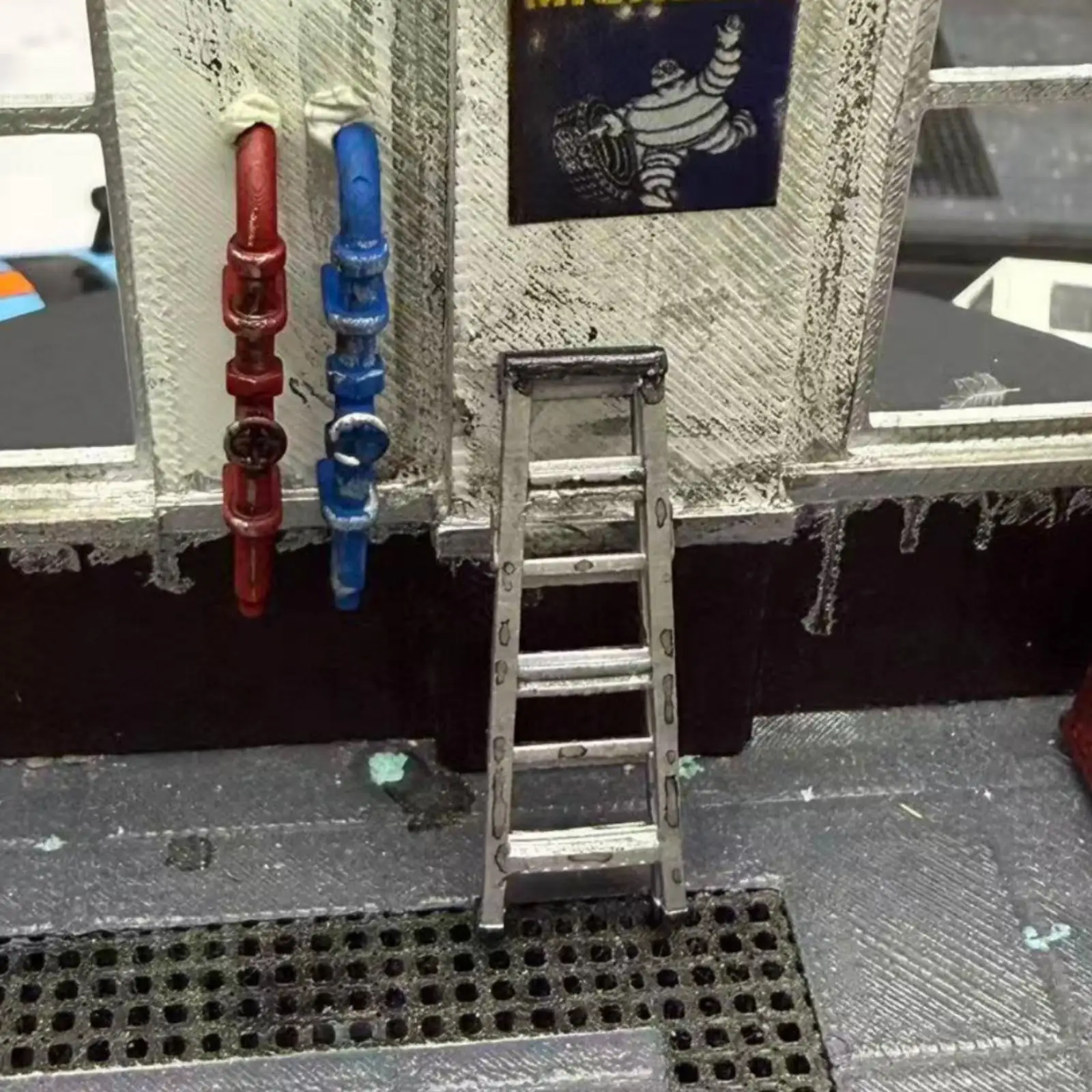 Miniature Step Ladder 1/64 Scale Miniature Ladder with Steps Resin for Hobbyists