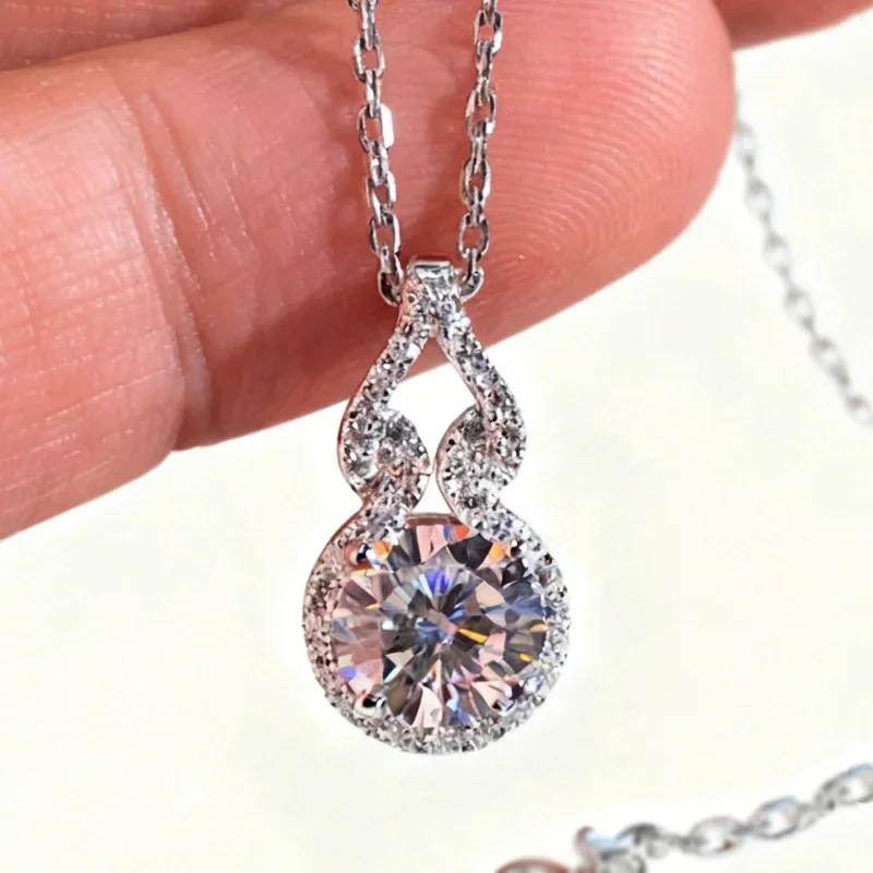 Design Inspired New Necklace for Women with Four Claws and Micro Inlaid Zircon Necklace, Light Luxury Valentine's Day Accessory