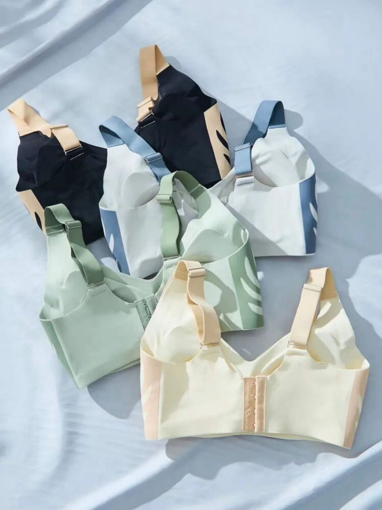 4 قطع حمالة صدر فاخرة مضادة للجاذبية مقاس كبير - مغلقة مزدوجة الصدر من الأمام، مريحة ومسامية، بيج فاتح وصديقة للبحر