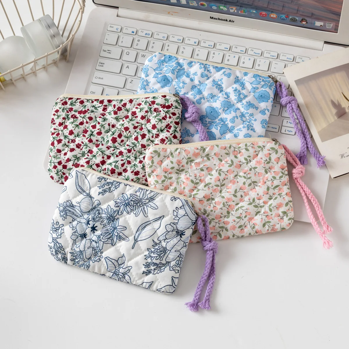 花柄の口紅用メイクアップバッグ、女性用ヘッドフォンデータケーブル収納バッグ、旅行用小物入れカードバッグ、生理用ナプキン収納