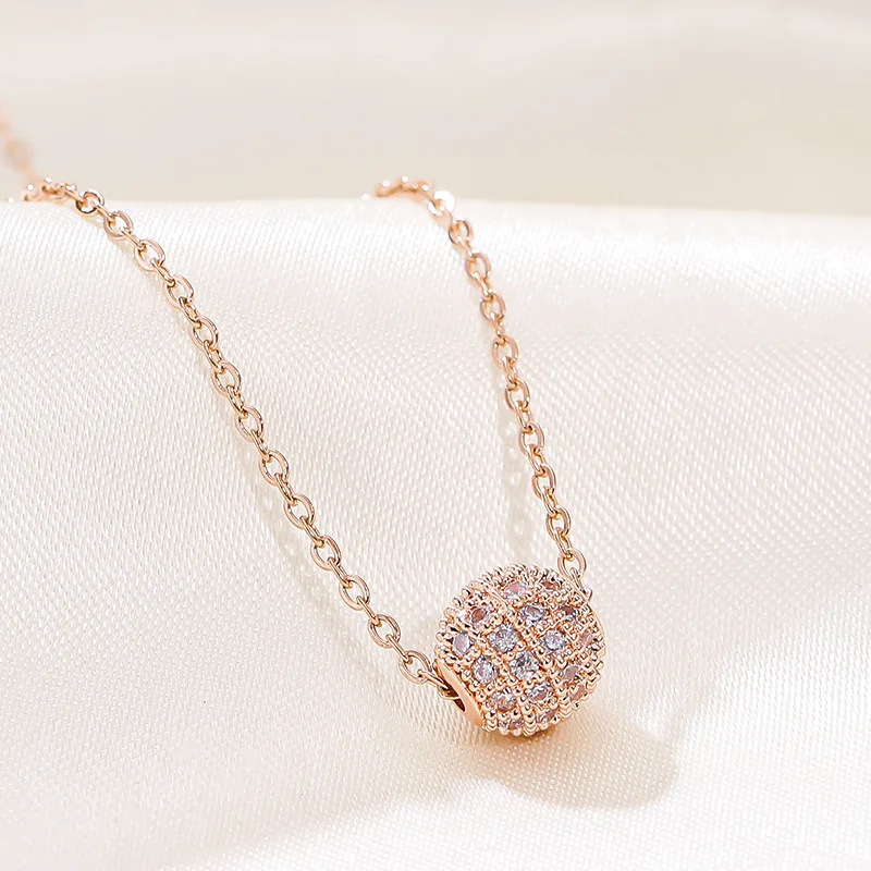 Luksusowy błyszczący pełny cyrkon Lucky Bead Wisiorek Naszyjnik dla kobiet Temperament Stal nierdzewna Korea Chokers Biżuteria Prezent Colorfast