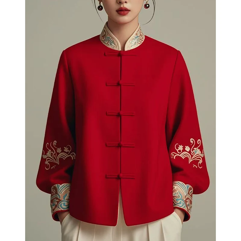 معطف أحمر على الطراز الصيني للنساء بأكمام طويلة وسترة خريف أنيقة عتيقة مطبوعة بزر ضفدع لعيد الميلاد والعام الجديد قمة الموضة