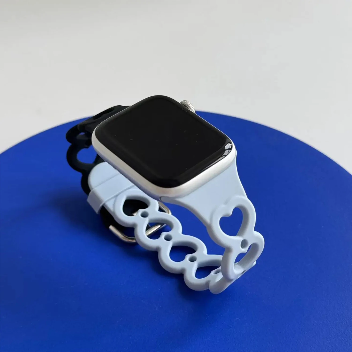 Neues Herz-Silikonarmband für Apple Watch S11 S10 S9 S8 S7, atmungsaktives Damenarmband für iWatch-Serien 41mm 46mm 45mm 44mm 42mm