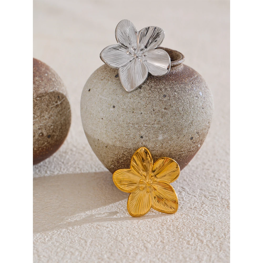Yhpup Hot Style Stainless Steel Metal Flower Brooch Pin 18K PVD Plated Clothing Accessories Waterproof Fashion Jewelry Gift
