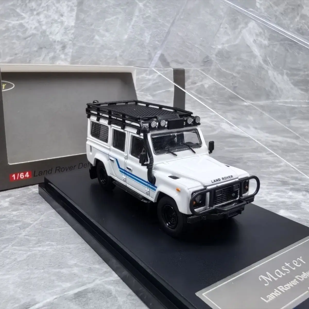 

Master 1:64 Defender 110 SUV Alloy Car Diecasts & Toy Vehicles Car Model Miniature Scale Model Car For Children