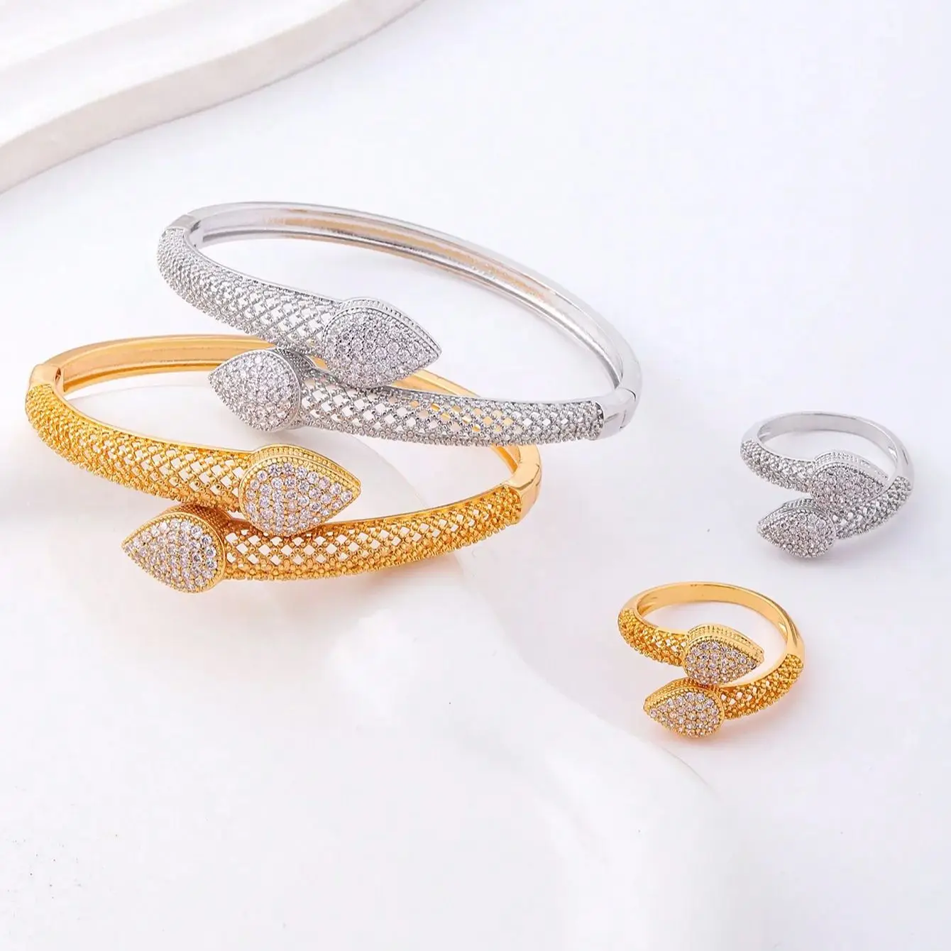 A set of women's new vintage exquisite double head serpentine micro-inset zircon hollow bracelet ring set