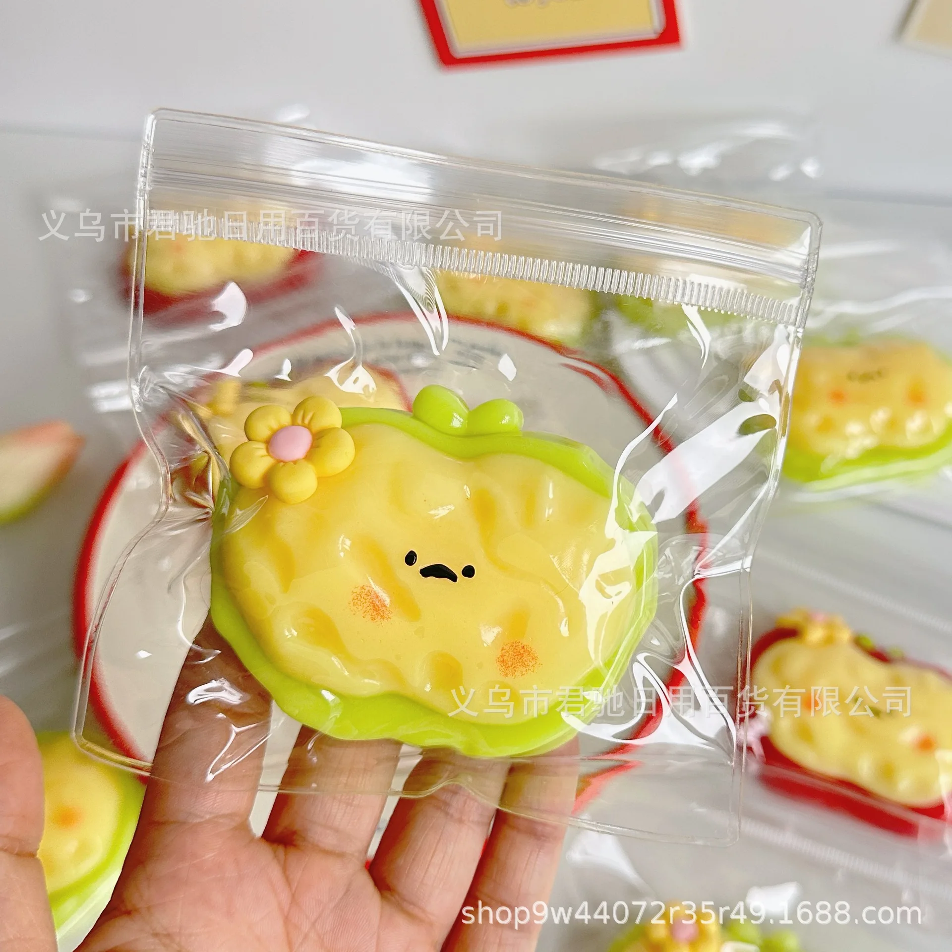 ของเล่นบีบสตรอว์เบอร์รี Taba Squishy - ของเล่นบีบคลายเครียดแบบคืนตัวช้า สำหรับเด็ก ผู้ใหญ่ ของขวัญสำหรับออฟฟิศและงานปาร์ตี้ - ของขวัญบีบเล่น