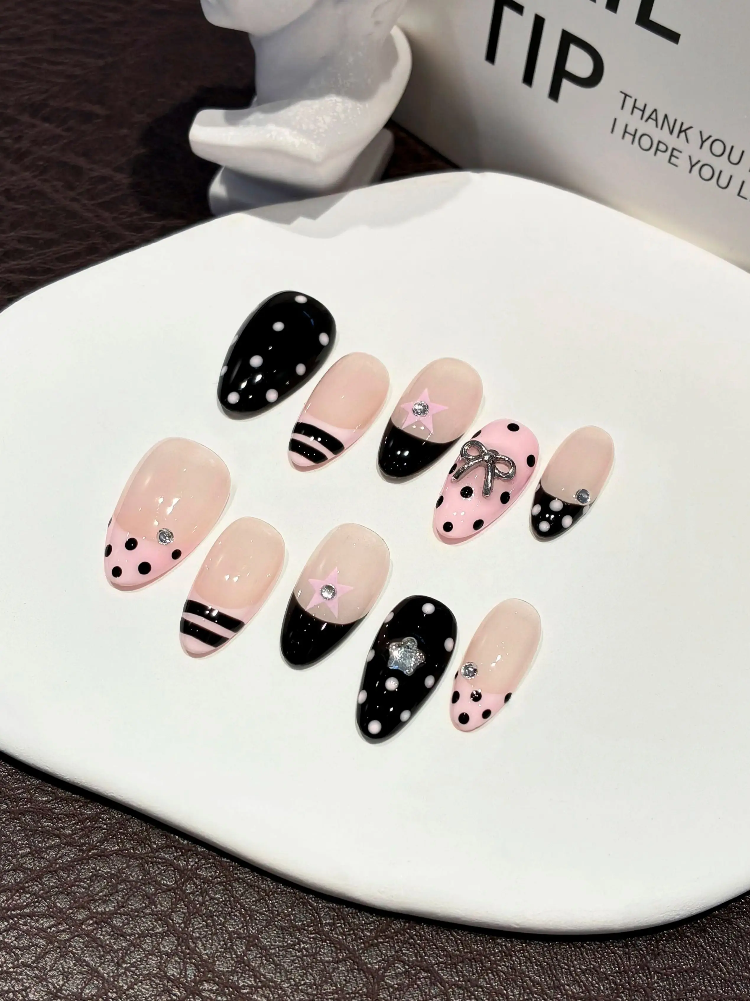 10 stuks handgemaakte Y2K roze zwarte polkadot ster strik opzetnagels amandelvormige lange zoete coole nepnagels strass decoratie valse nagels - afbeelding 2
