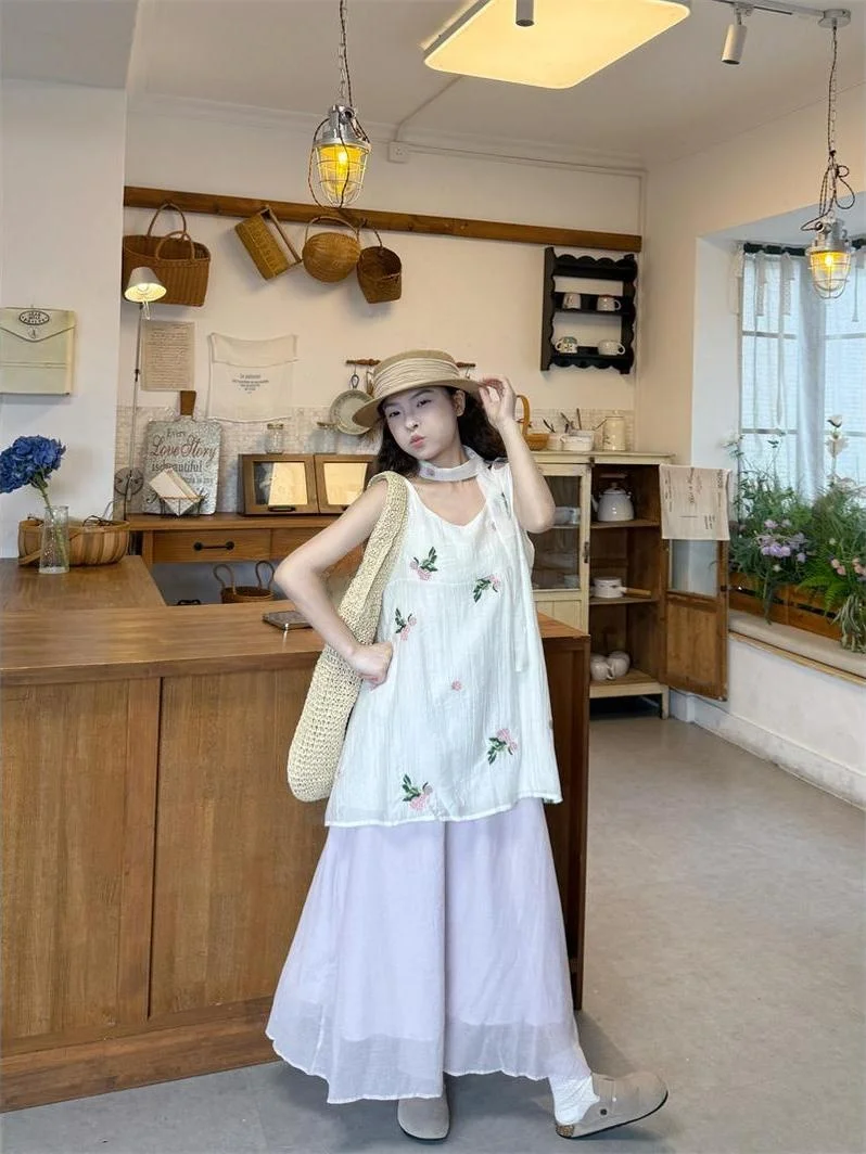 

Elegant Embroidered Summer Outfit for Women Sleeveless Vest And Mesh Skirt Two-Piece Set High Waist Plant Floral Print