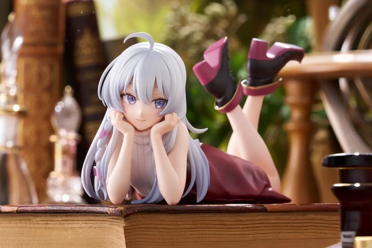 Elaina Wandering Witch Anime Bishoujo Figure Noodle Cup Lid Topper Press Desktop Car Dashboard Decoration Collectible Model Gift