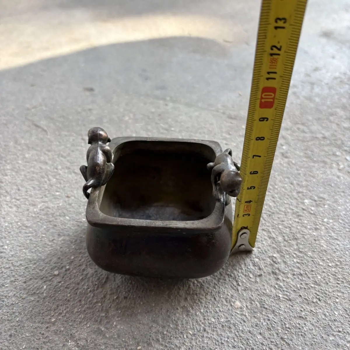 Antique Daqing Qianlong annual model bottom four-legged double monkey ear incense burner ornament home desktop offering incense