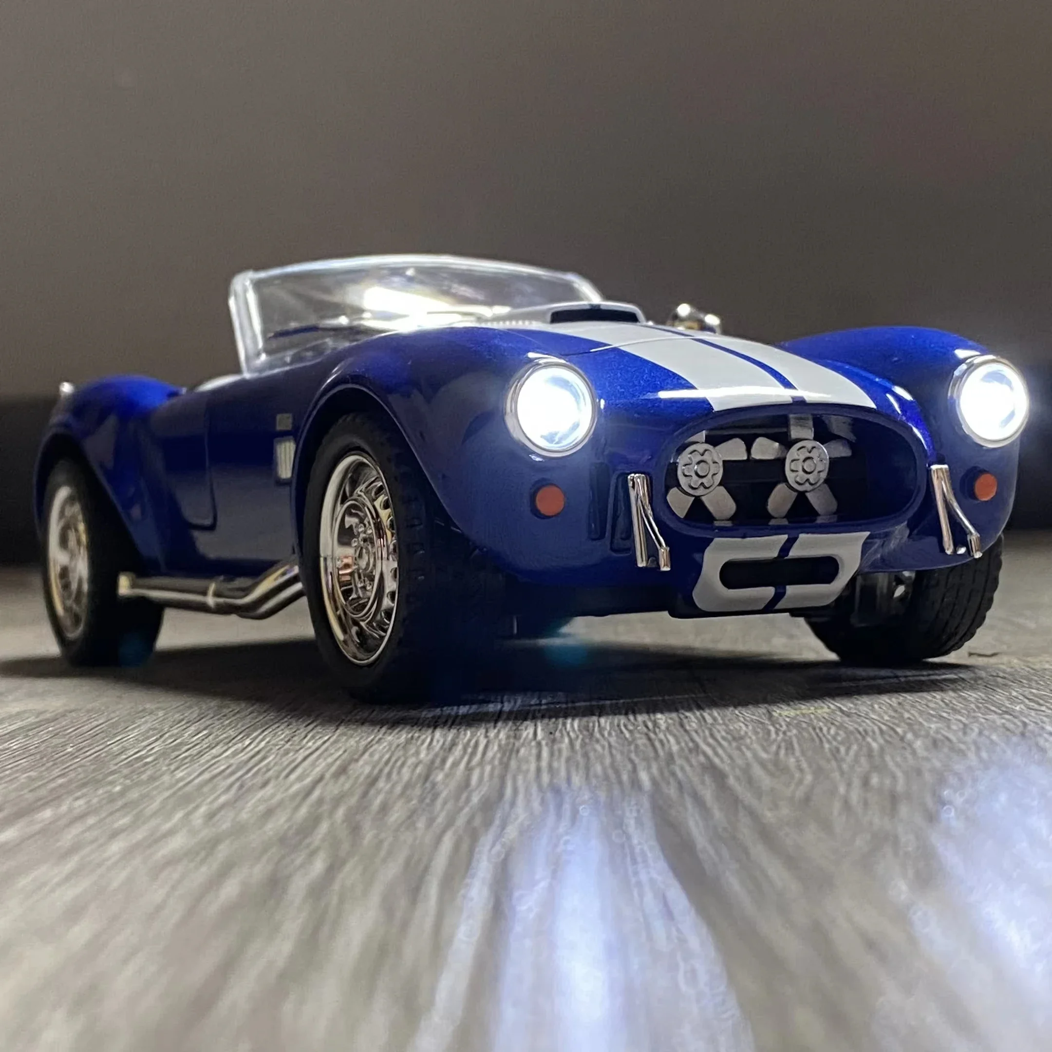 1:22 shelby cobra 427 s/c liga modelo de carro som e luz puxar para trás brinquedo das crianças colecionáveis presente aniversário