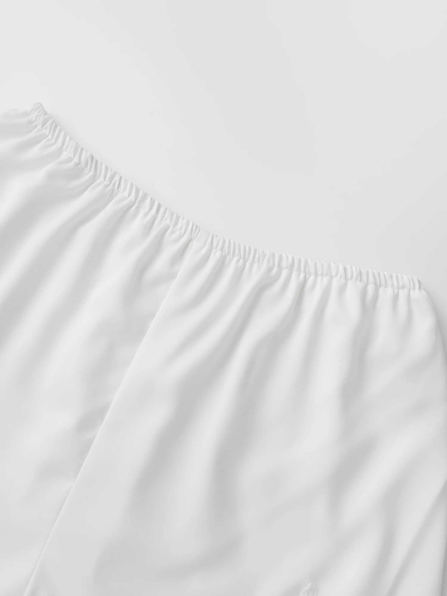 شورت نسائي خفيف الوزن من مزيج الكتان مع حزام خصر برباط وتفاصيل حواف كروشيه لمظهر صيفي أنيق #3