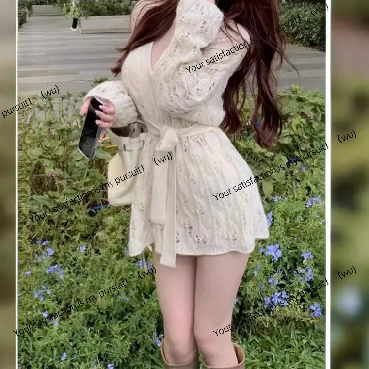 Kardigan rajutan wanita model longgar bergaya retro Jepang dengan detail lubang-lubang dan tali di pinggang